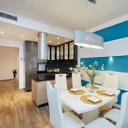 Deluxe Blue Bayou Apartment *